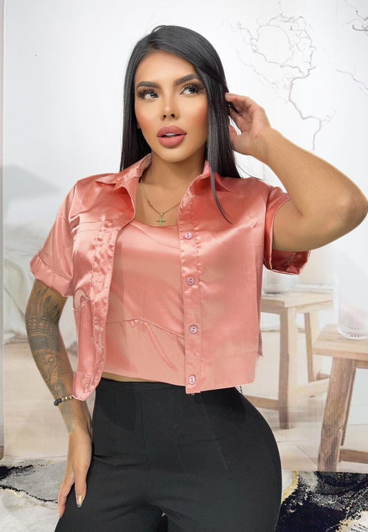 "Blusas de Satín: Elegancia y Estilo para Ocasiones Especiales"