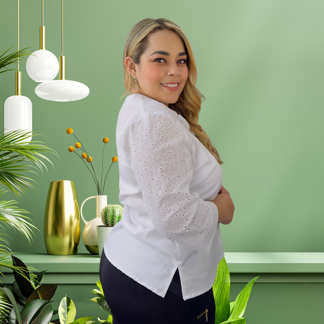 BLUSA COMBINADA CON OJALILLO