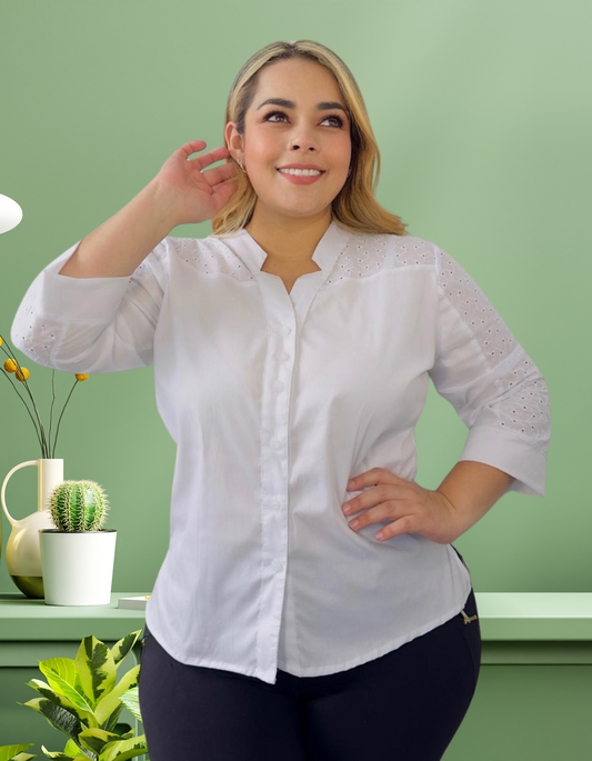 BLUSA COMBINADA CON OJALILLO